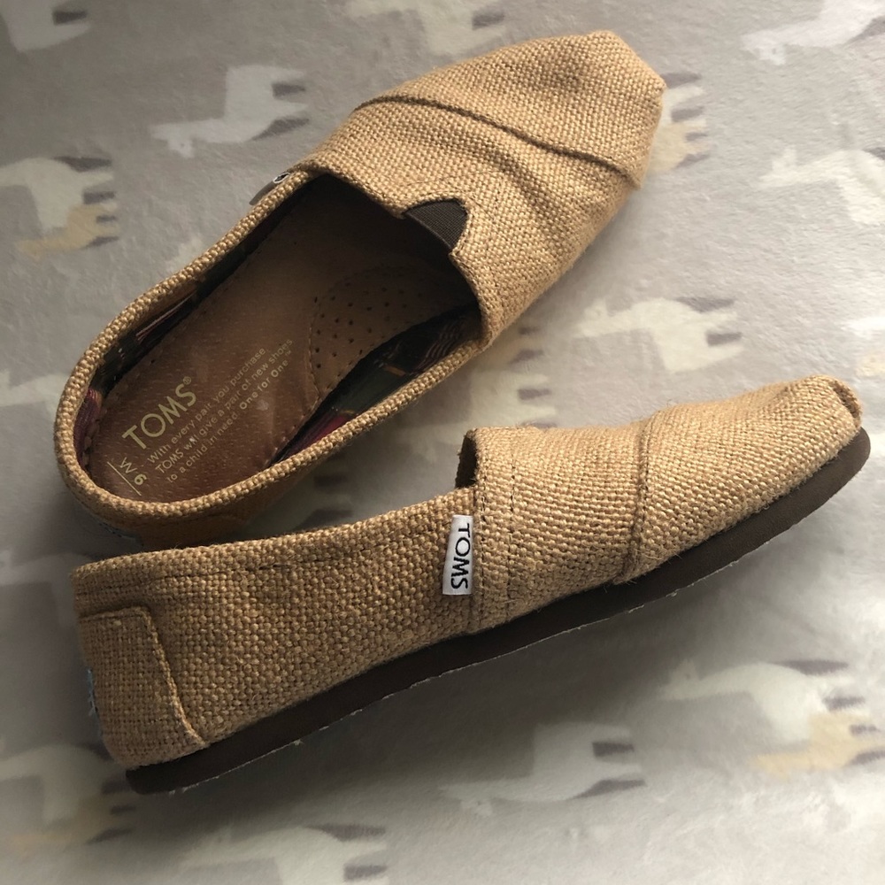 Toms women’s burlap slip on shoes 6